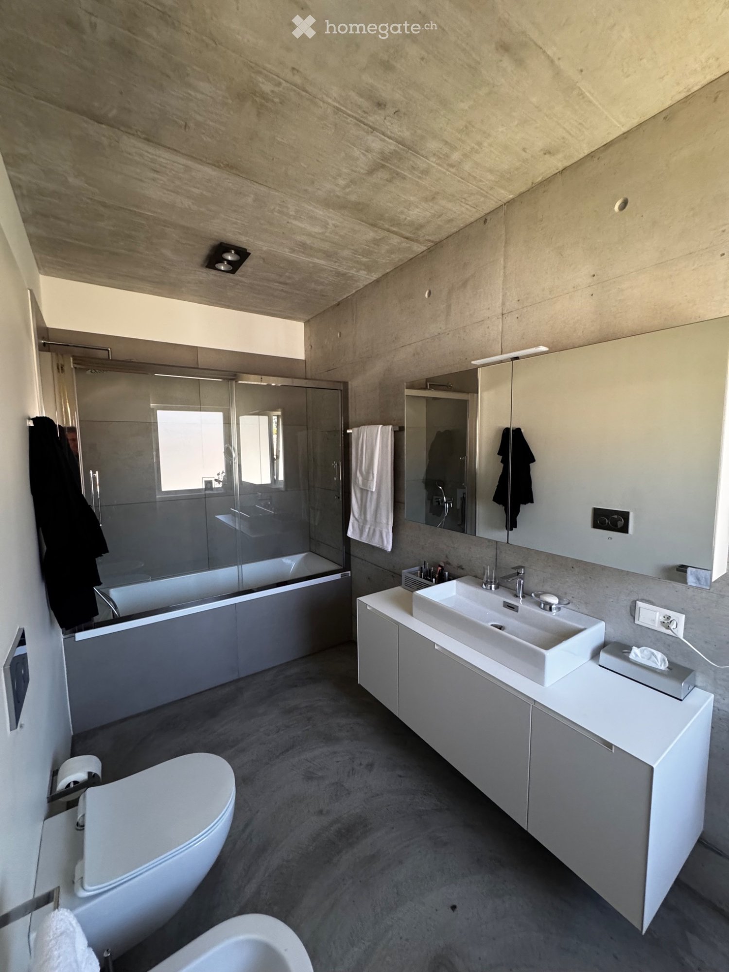 5 rooms apartment