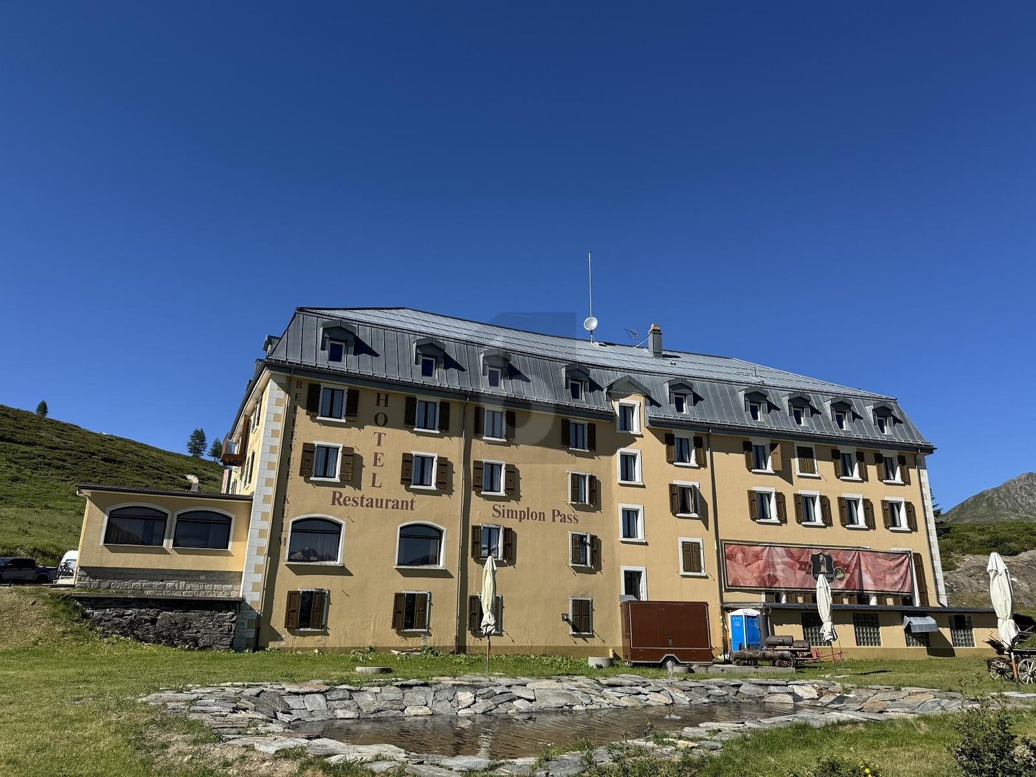 2700m² hotel
