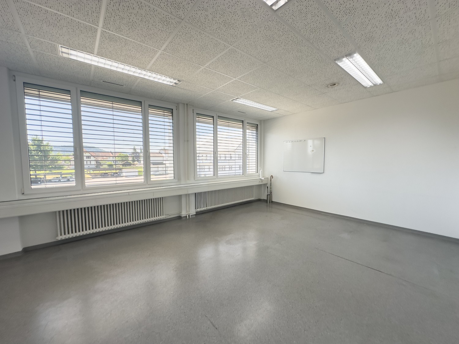 300m² office