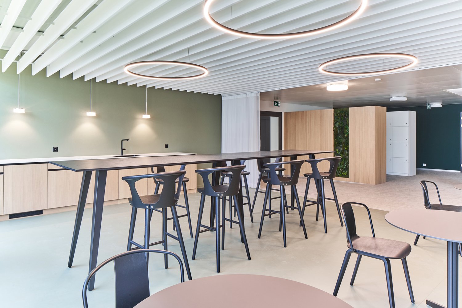 1360m² office, photo 2 of 8