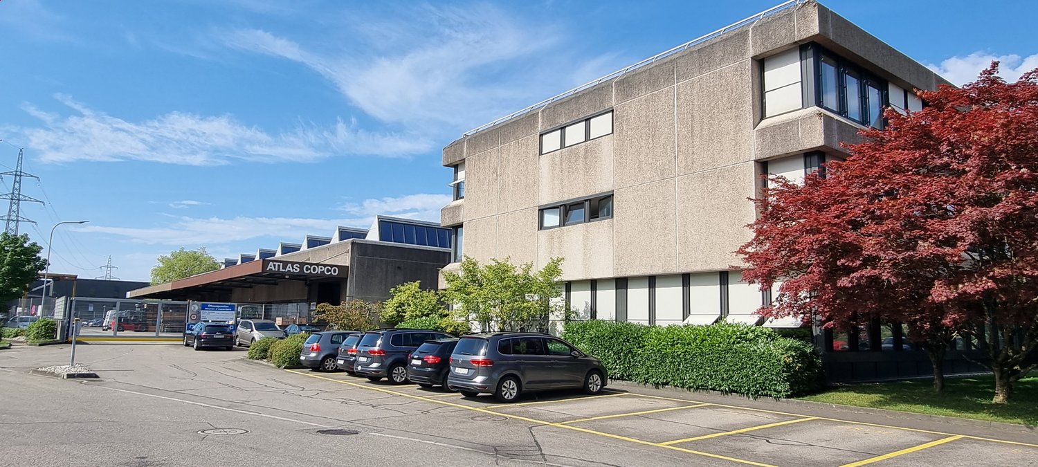 990m² office, photo 1 of 6