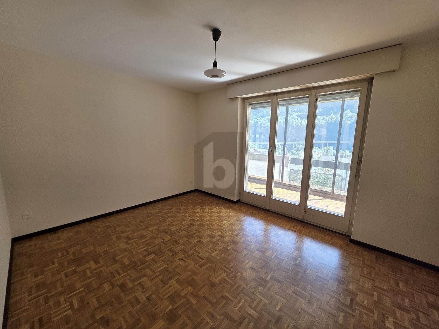 6 rooms apartment, photo 1 of 4