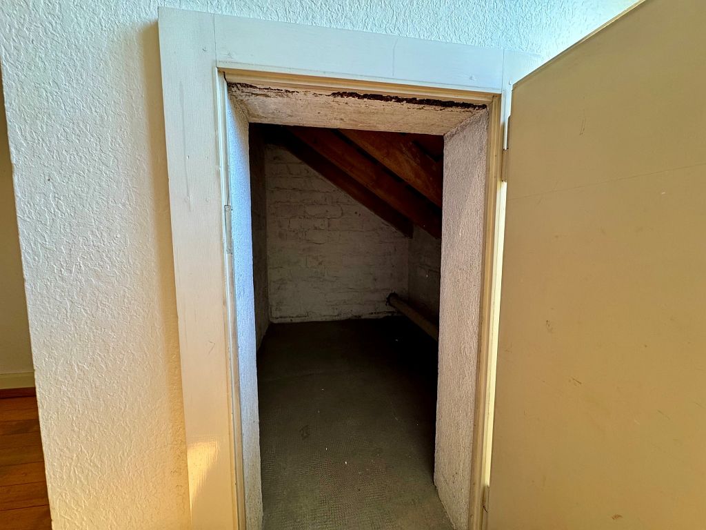 1 room attic flat, photo 4 of 6