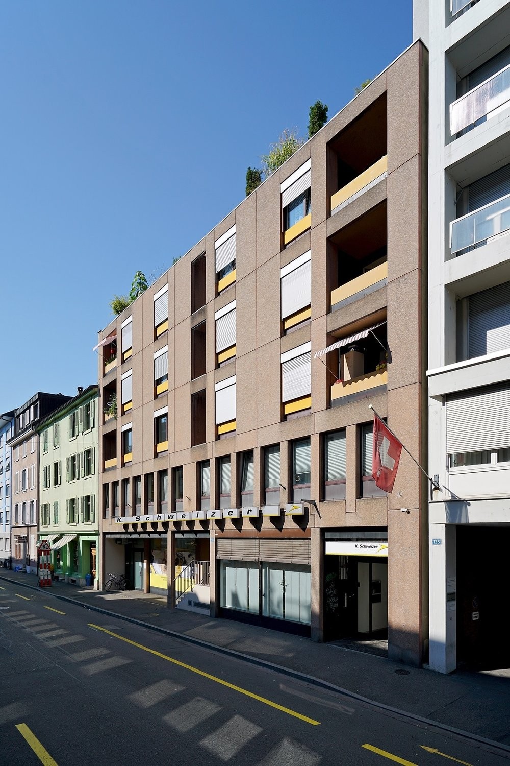 49m² commercial, photo 1 of 3