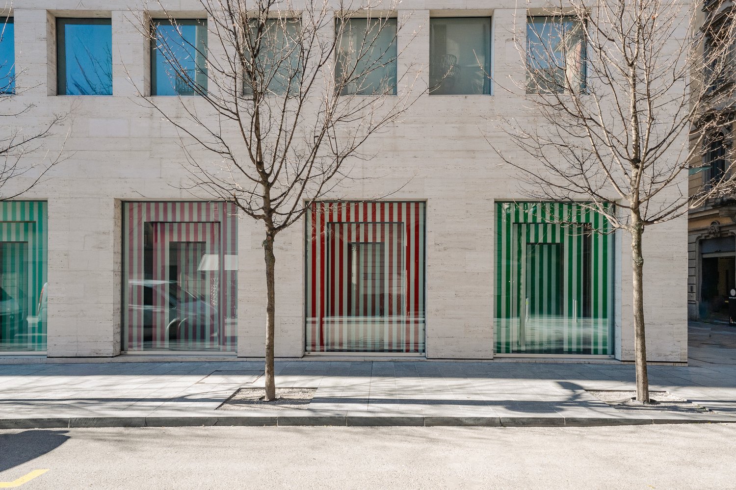 70m² shop, photo 1 of 8