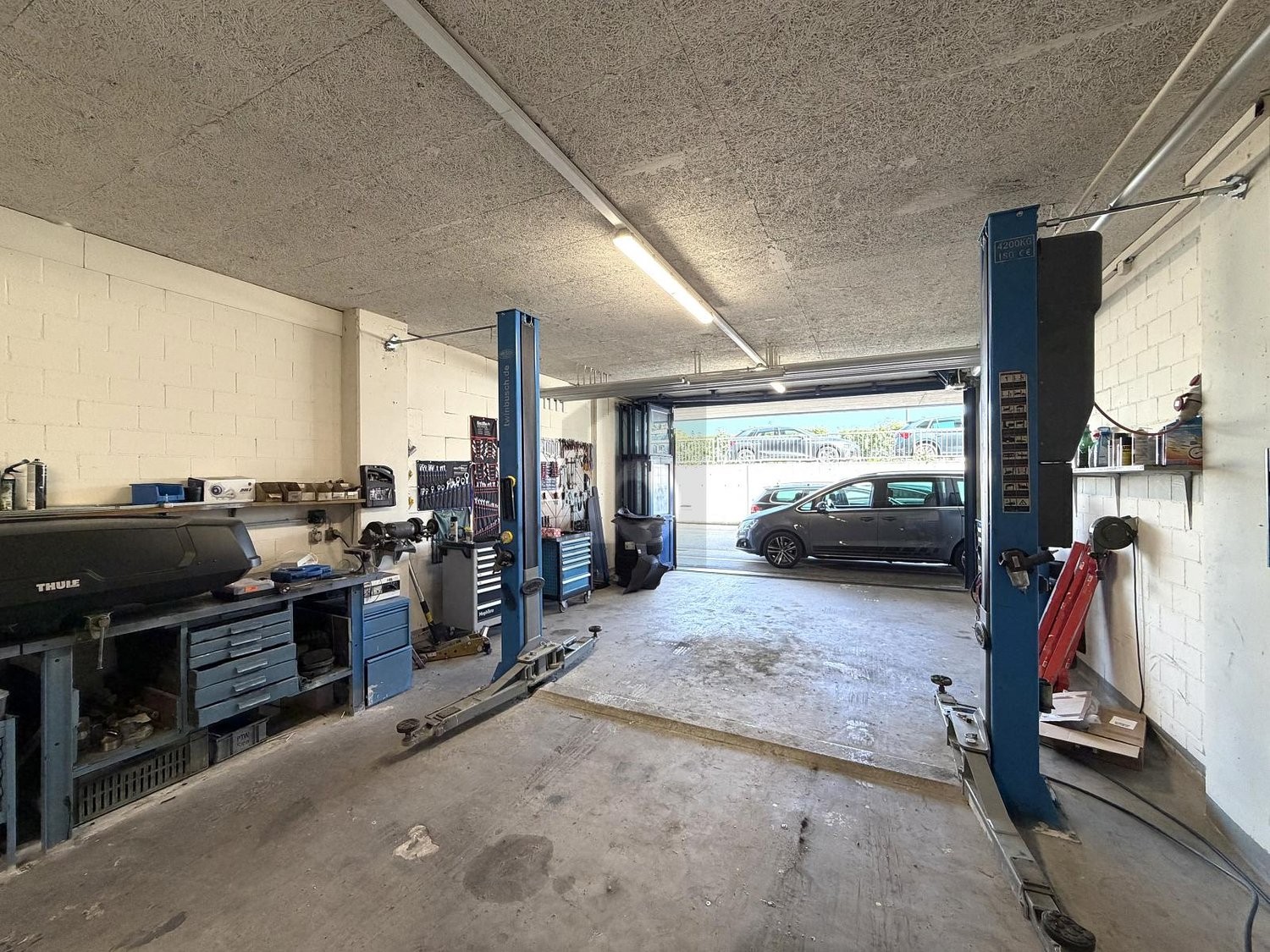 350m² atelier, photo 2 of 3