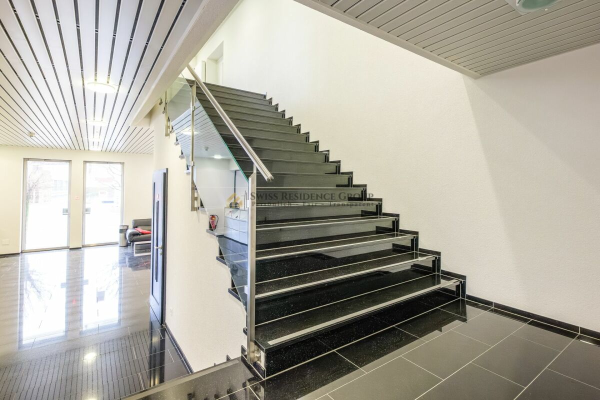 378m² commercial