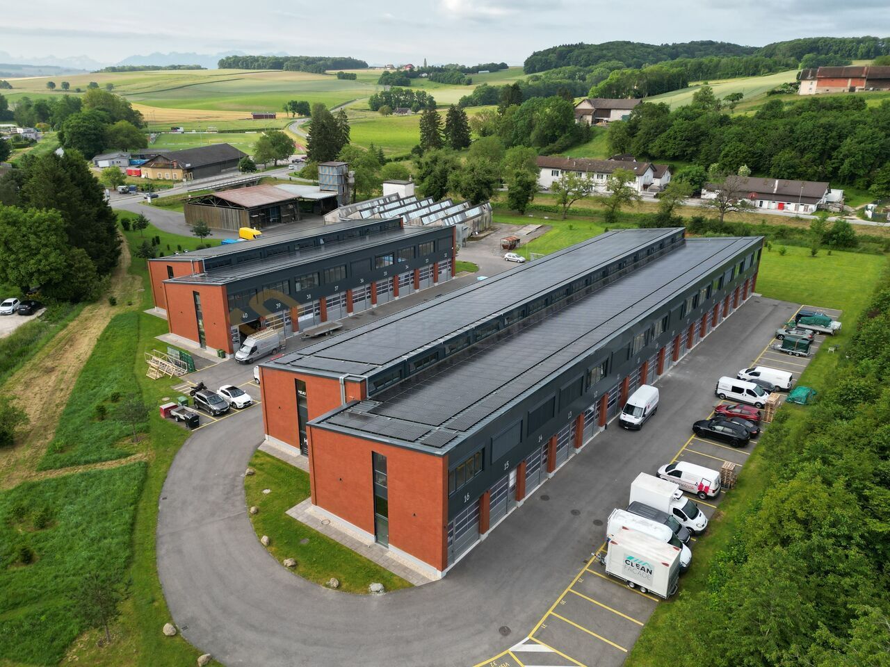230m² commercial, photo 2 of 3