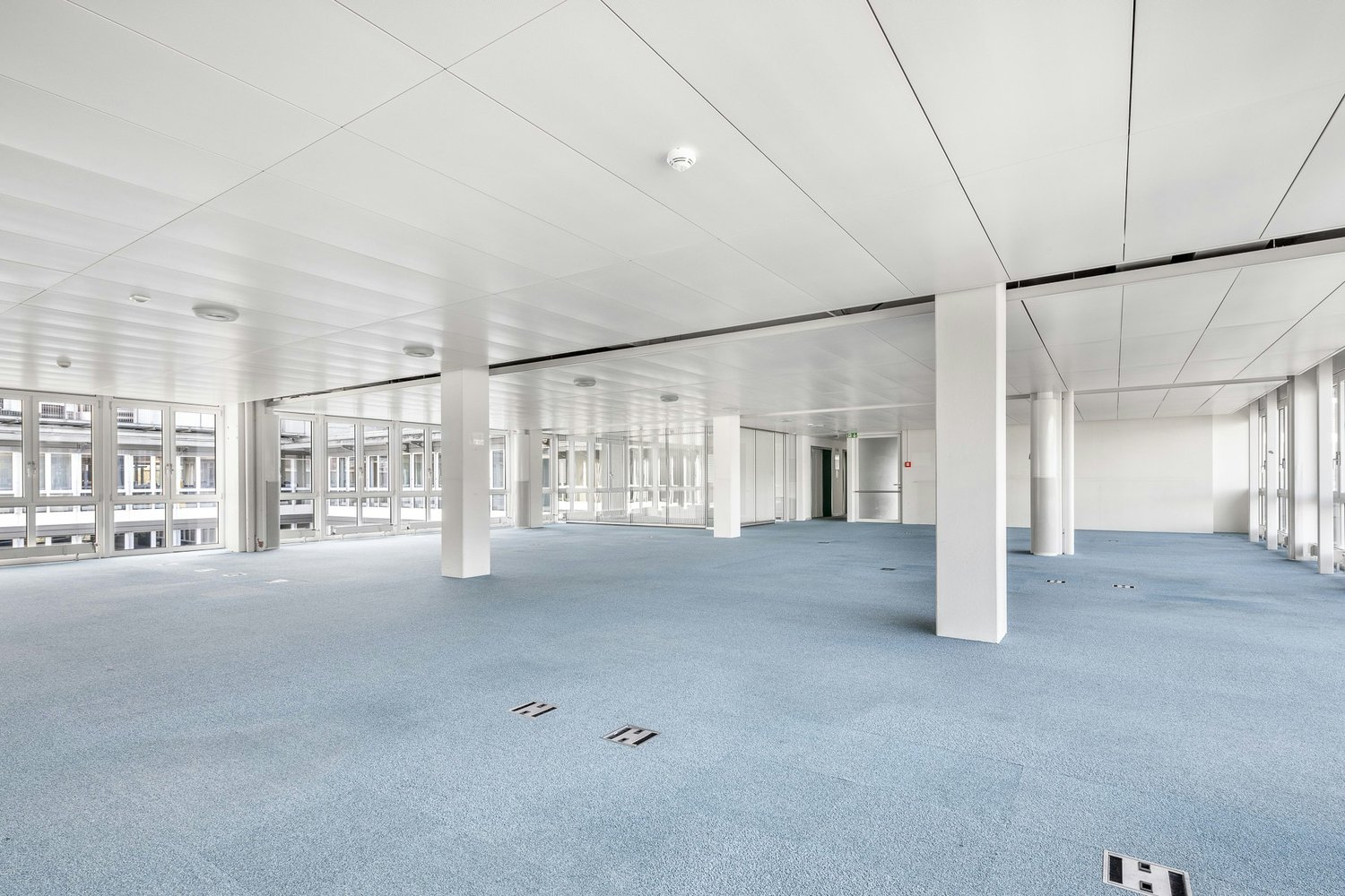 284m² office, photo 2 of 7