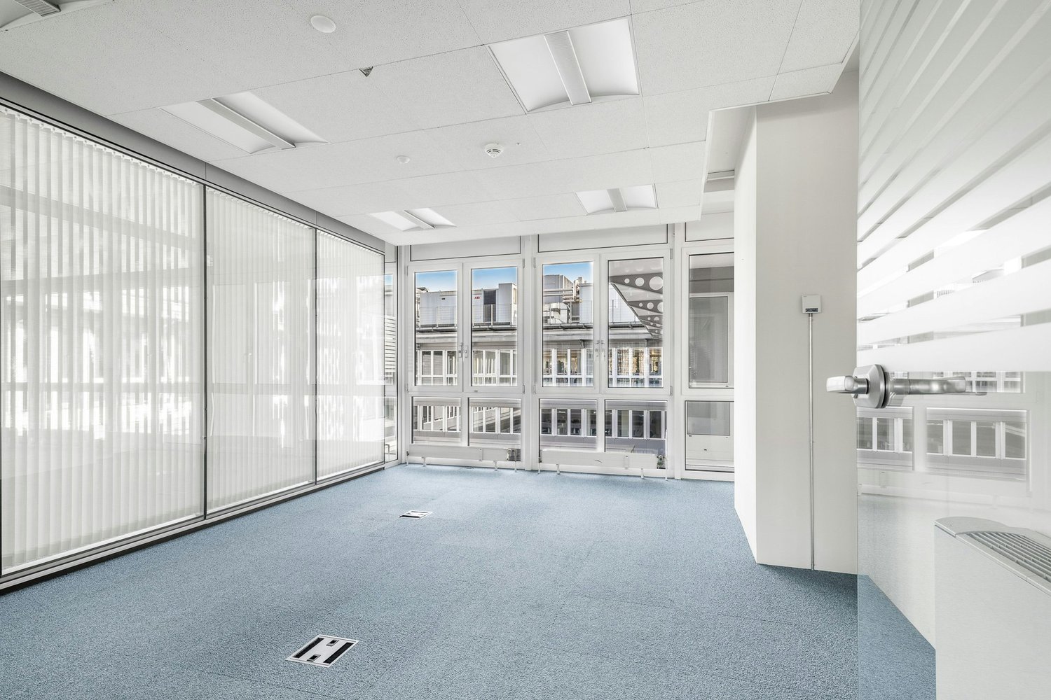 284m² office, photo 1 of 7