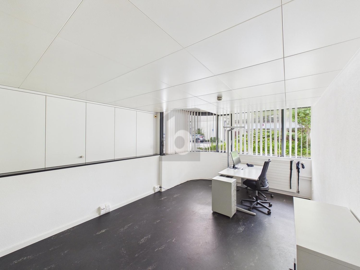 148m² office, photo 1 of 4