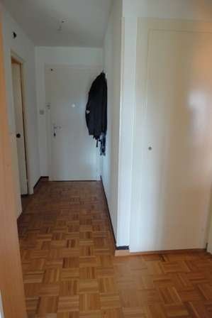 1 room apartment

1 room apartment, comprising:
a small entrance hall, a bathroom with WC, a bedroom, a living room with balcony (small view over Lake Geneva), a fitted kitchen and a bedroom.

The building is located 5 minutes on foot from the Renens station, close to shops and major road axes.