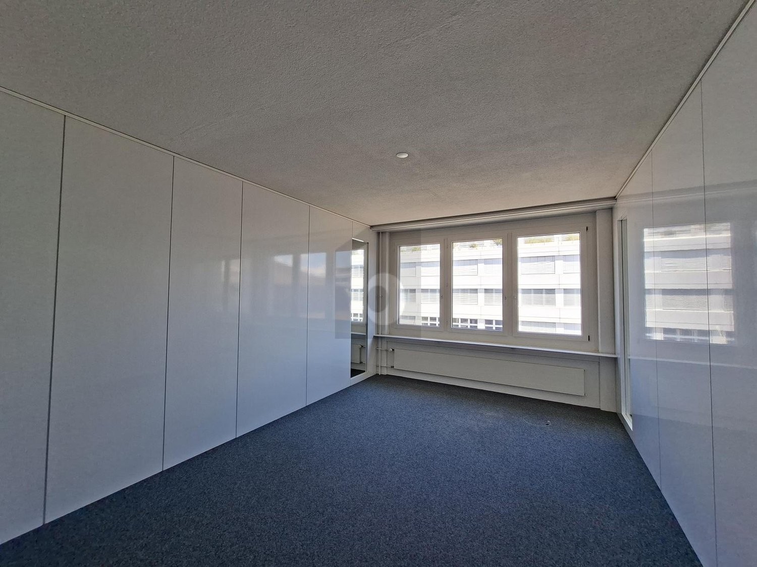 304m² office, photo 3 of 4