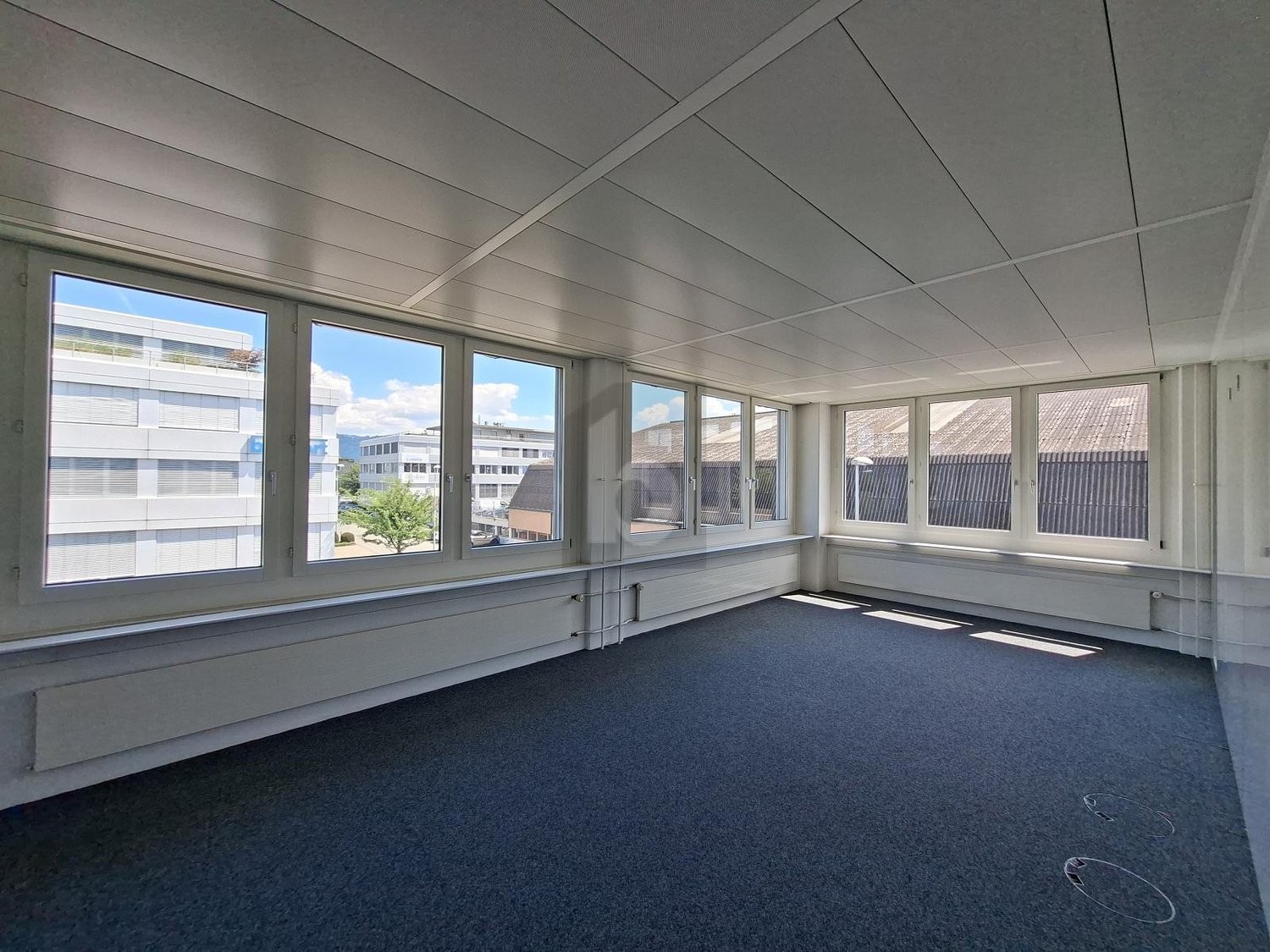 304m² office, photo 2 of 4