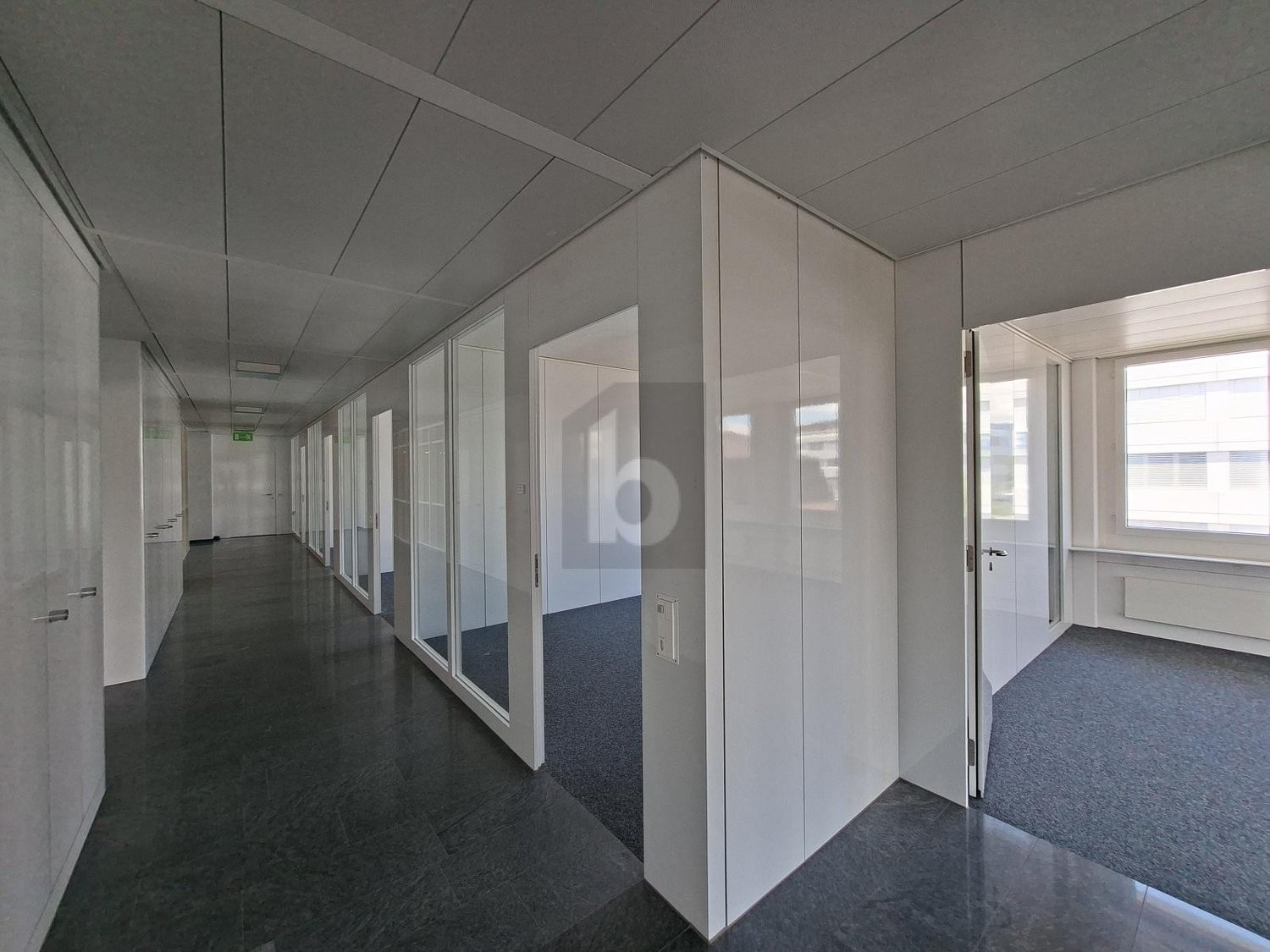 304m² office, photo 4 of 4