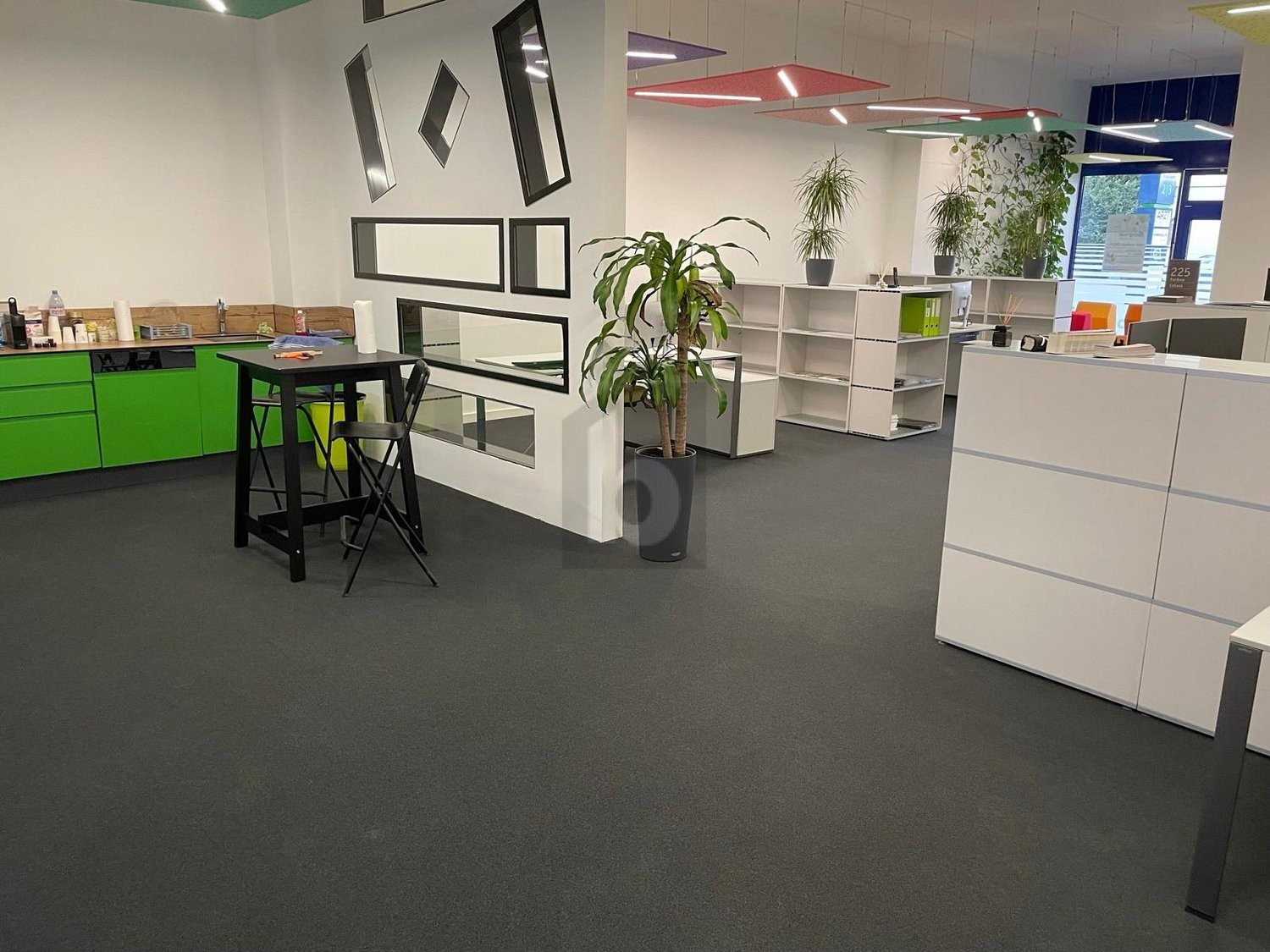 282m² bureau, photo 2 sur 4