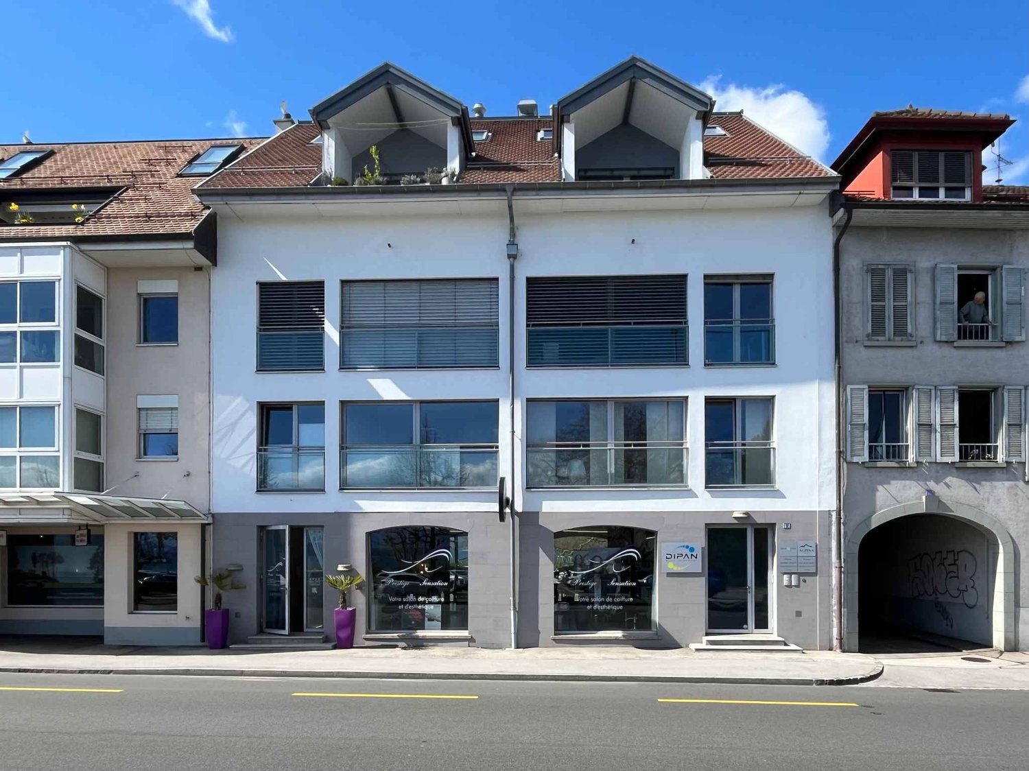 90m² office

Through-offices of 90 m² with view of Lac Léman and spacious terrace

Privileged location by the lake
At only 10 minutes from the CFF station
Close to motorway axes

Unobstructed view of Lac Léman
Beautiful brightness
Modern layout
Modulable architecture
Large open space
Conference room, photo 2 of 4
