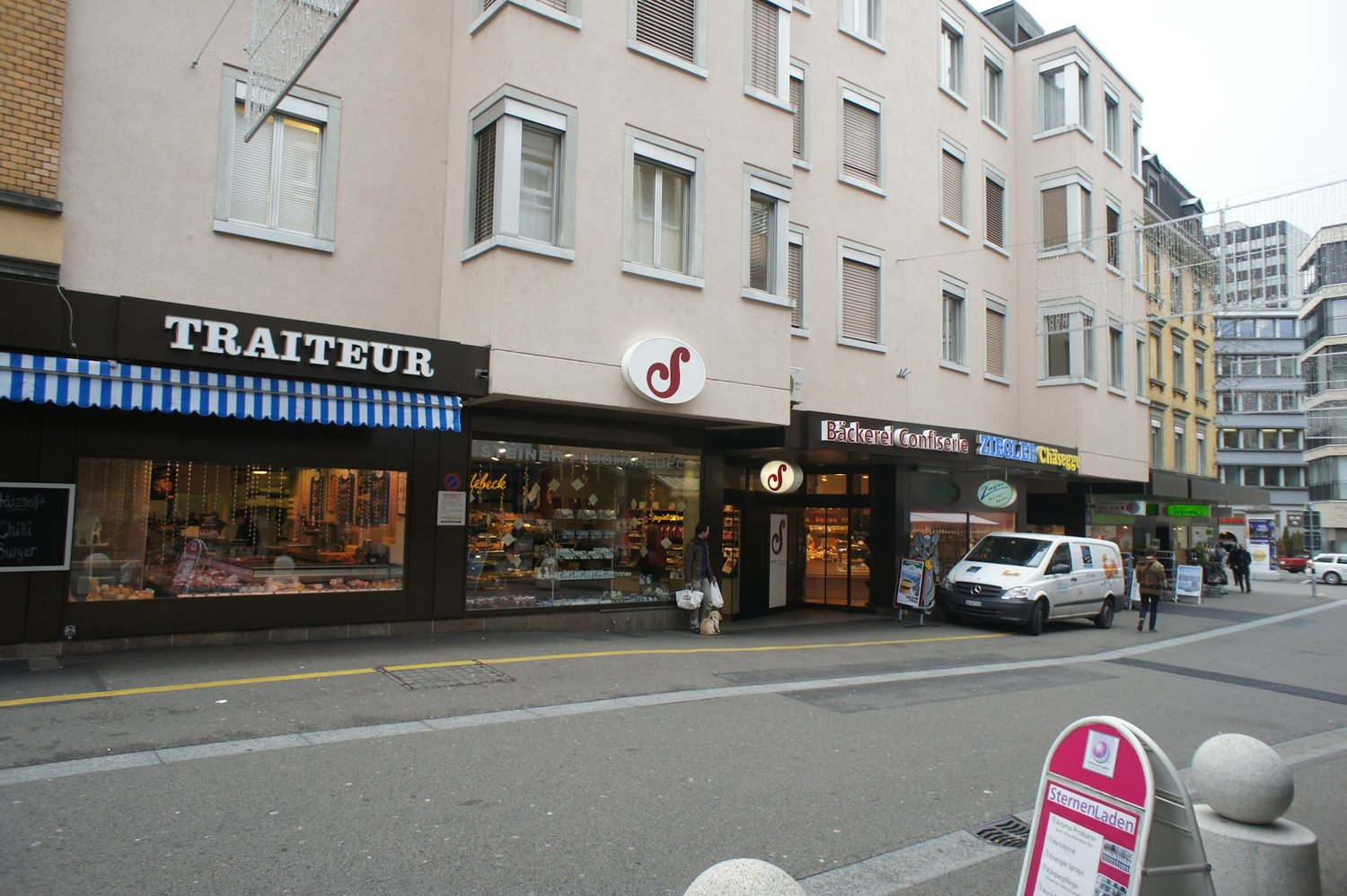 51m² shop, photo 1 of 3