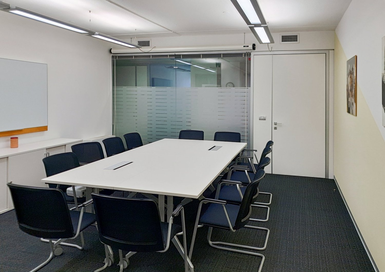 300m² office