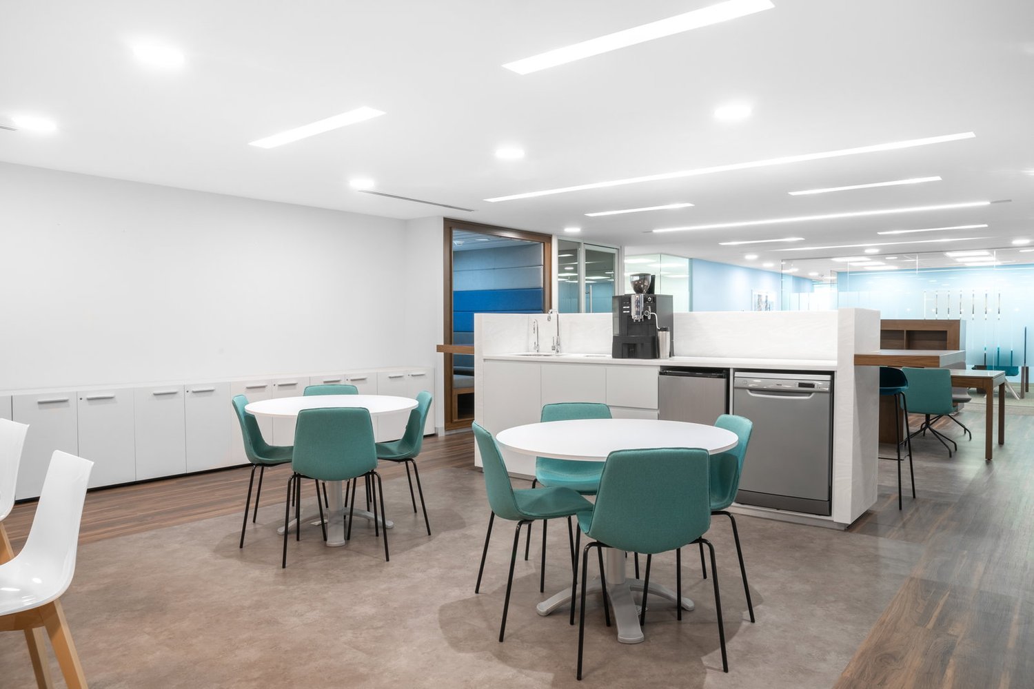 300m² office
