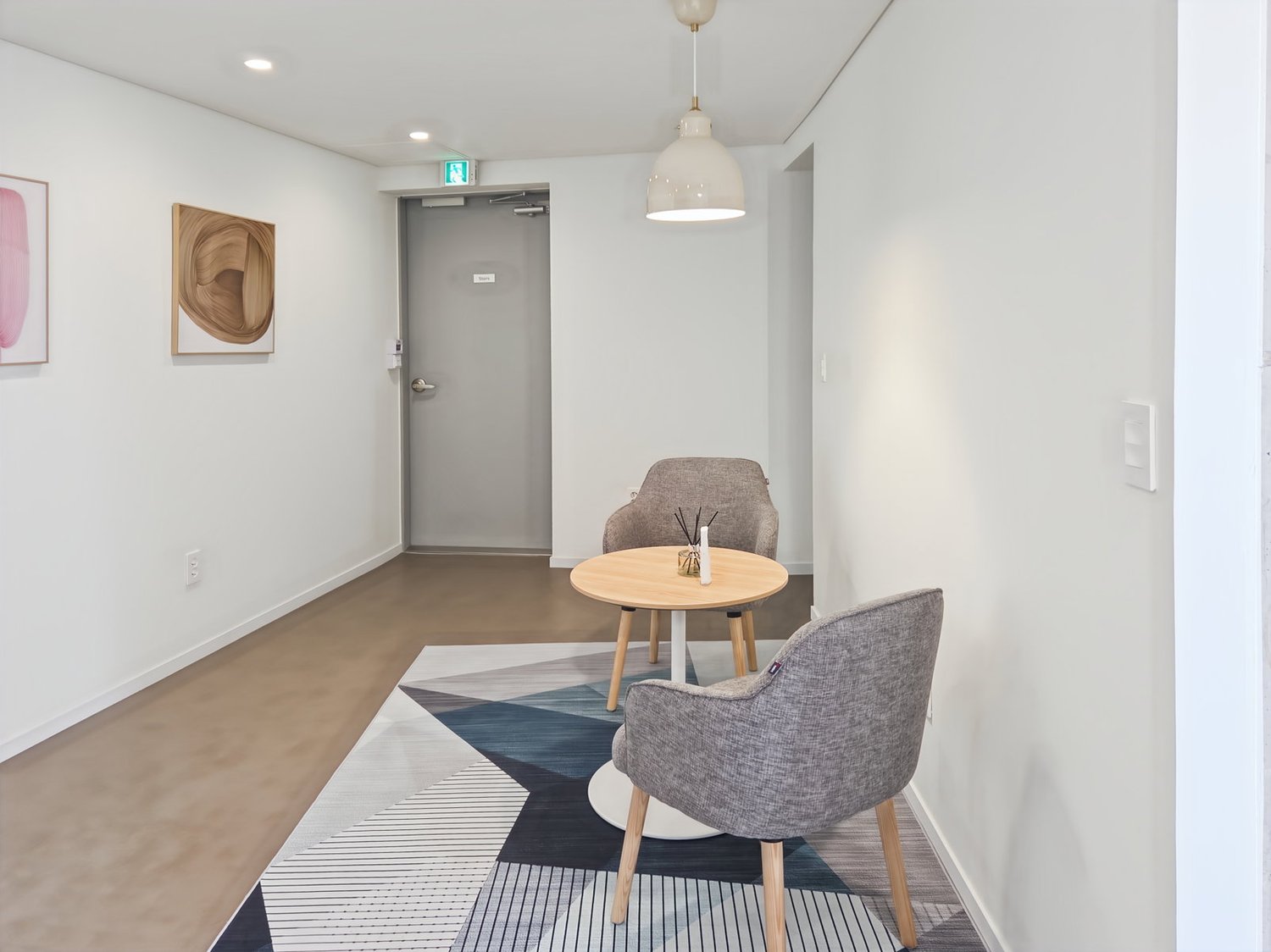 300m² office