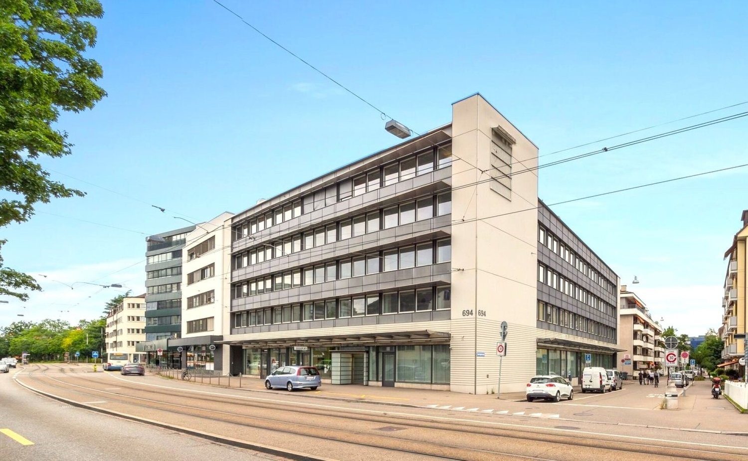 681m² office, photo 4 of 10