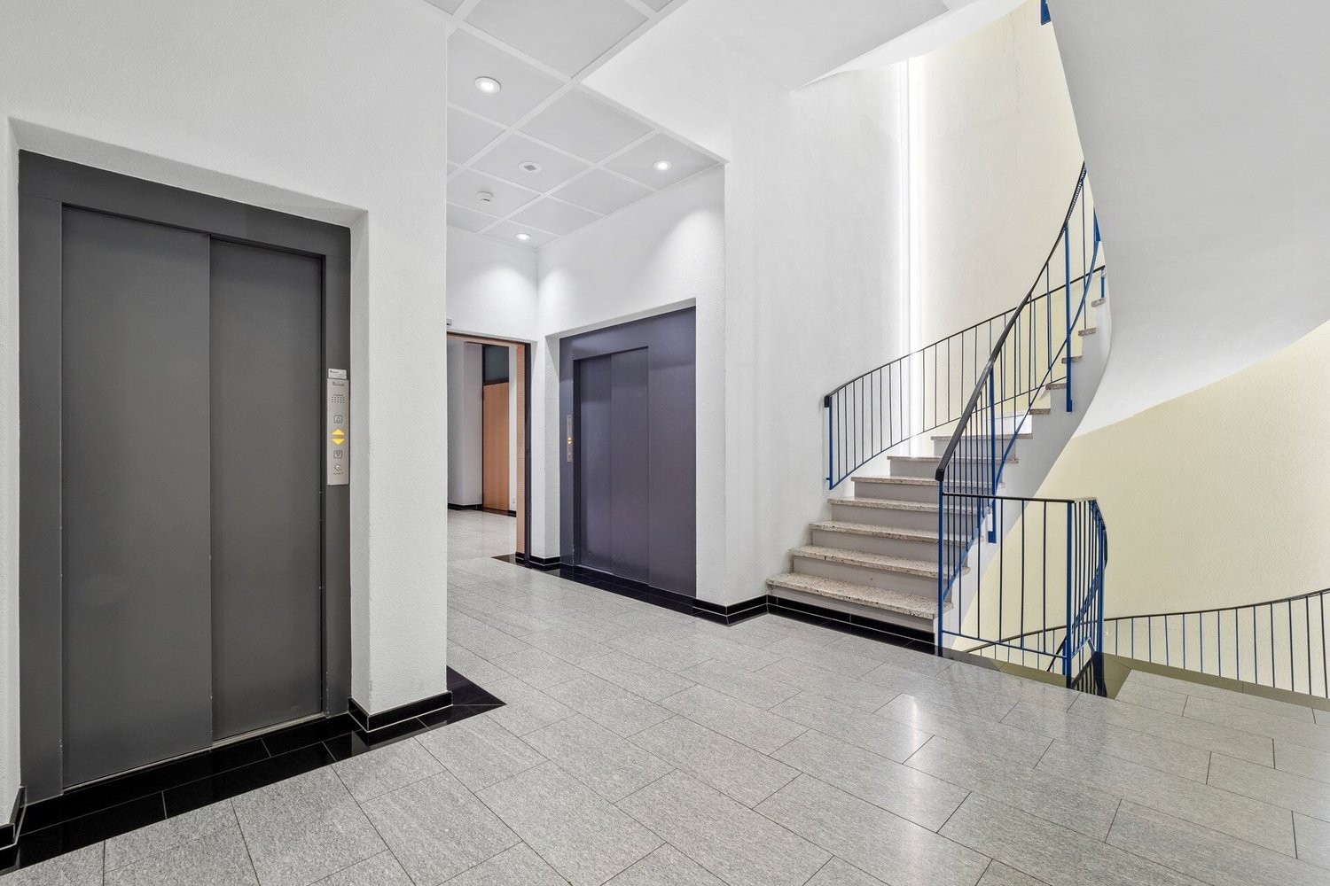681m² office, photo 6 of 10