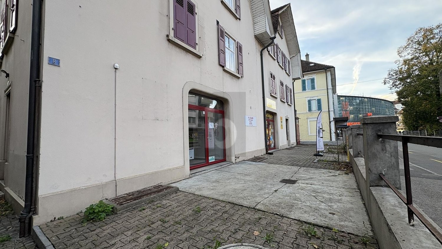 60m² shop, photo 1 of 4