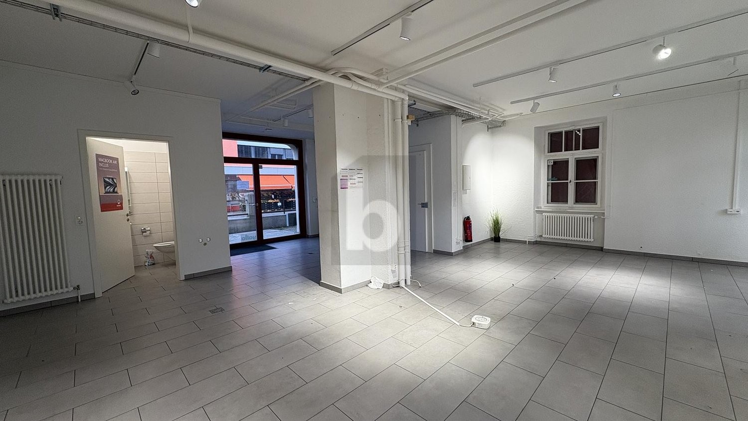 60m² shop, photo 3 of 4