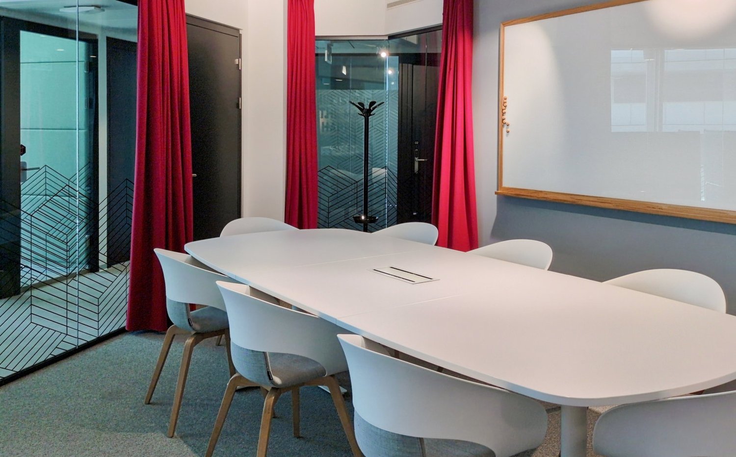 225m² office