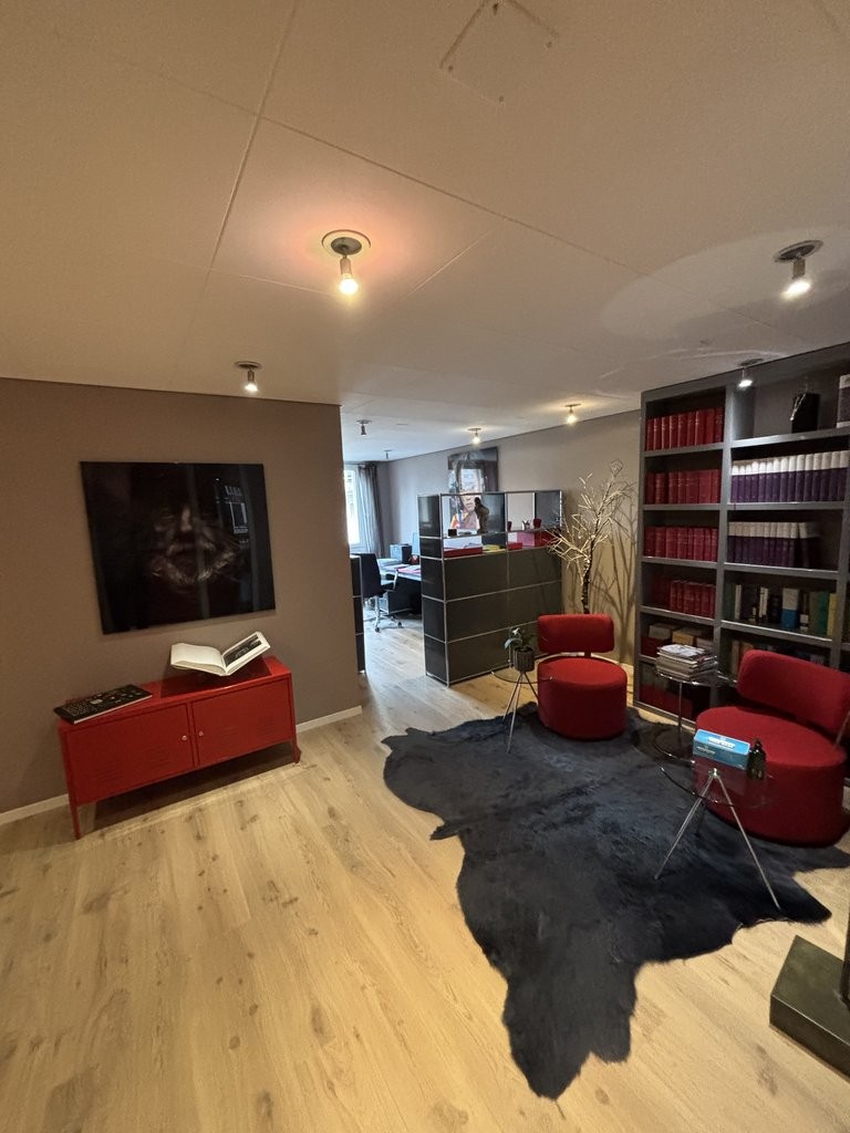 154m² office, photo 1 of 9