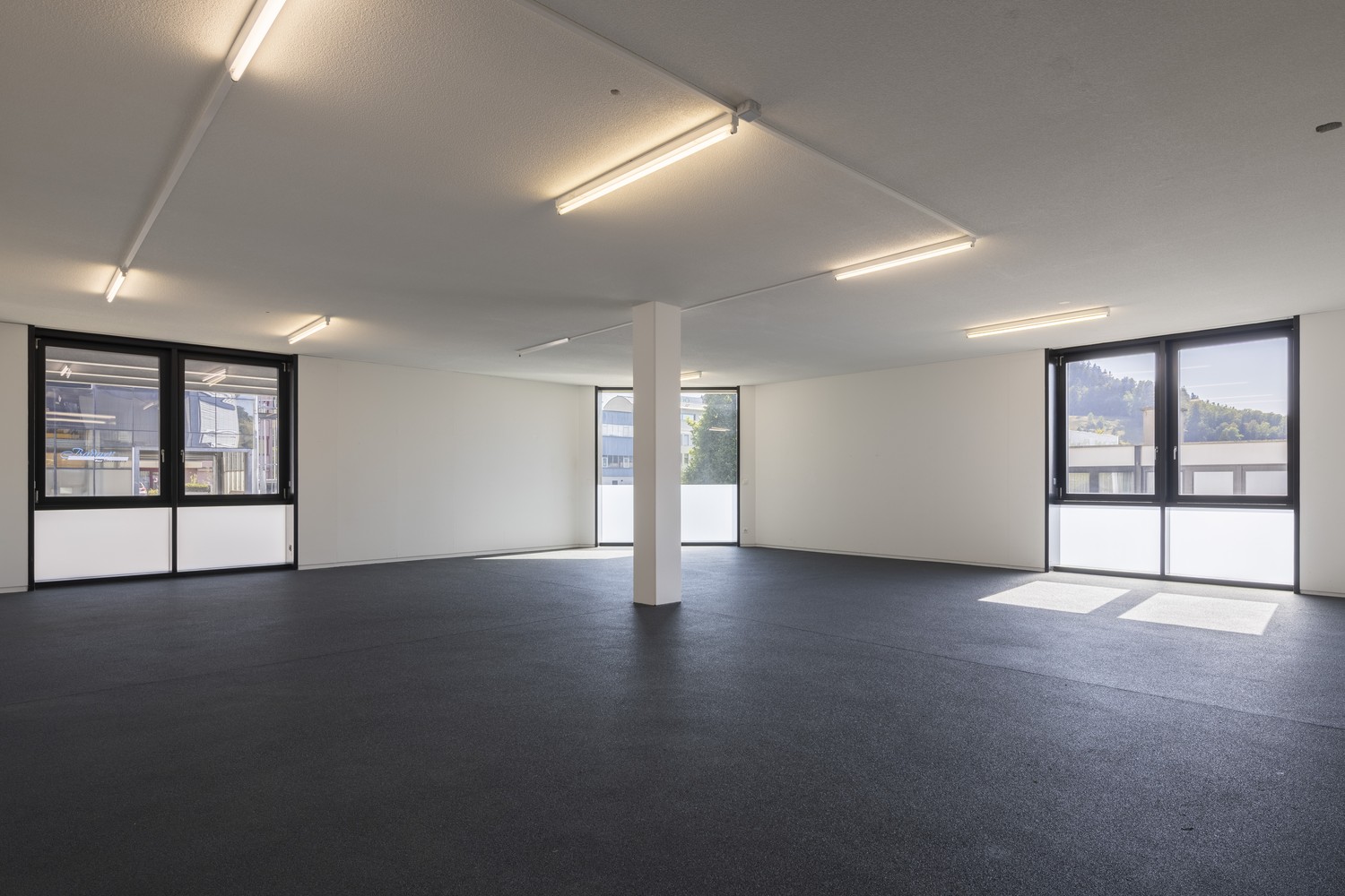121m² office, photo 2 of 9