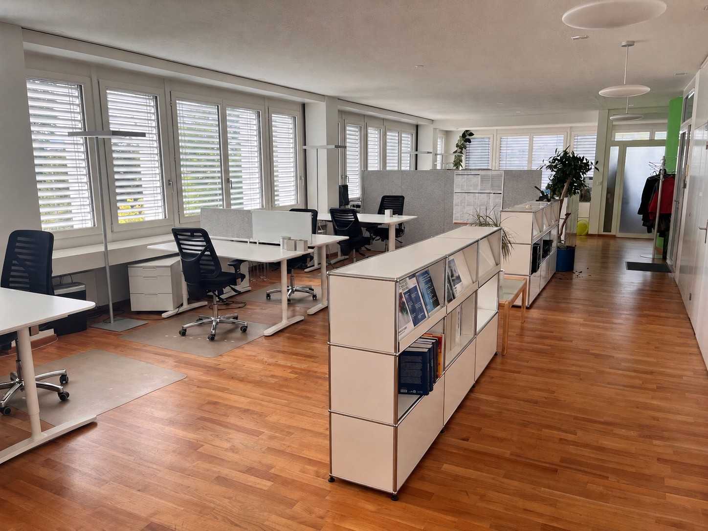 100m² commercial, photo 1 of 10