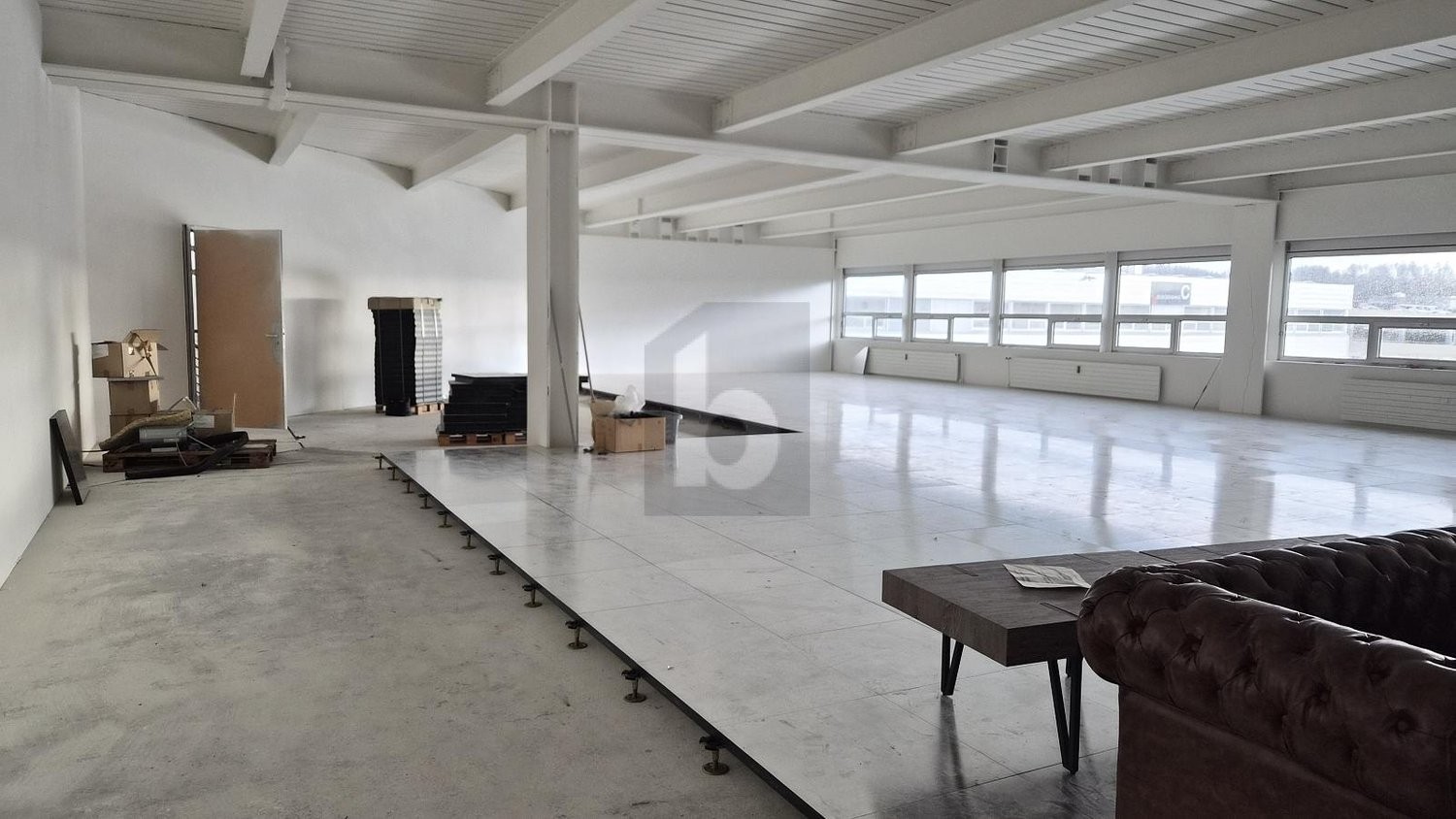 246m² office, photo 1 of 4