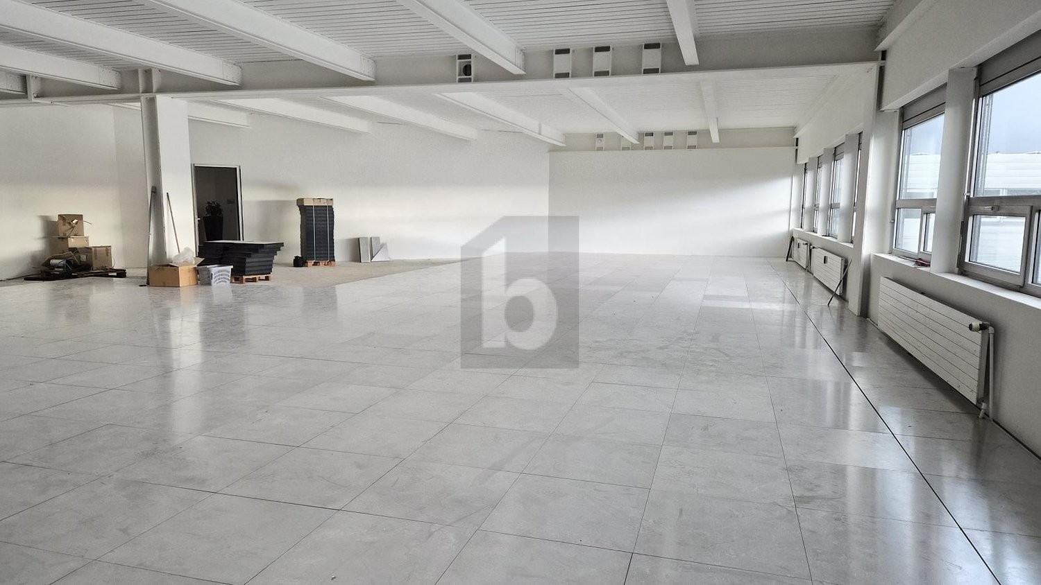 246m² office, photo 2 of 4