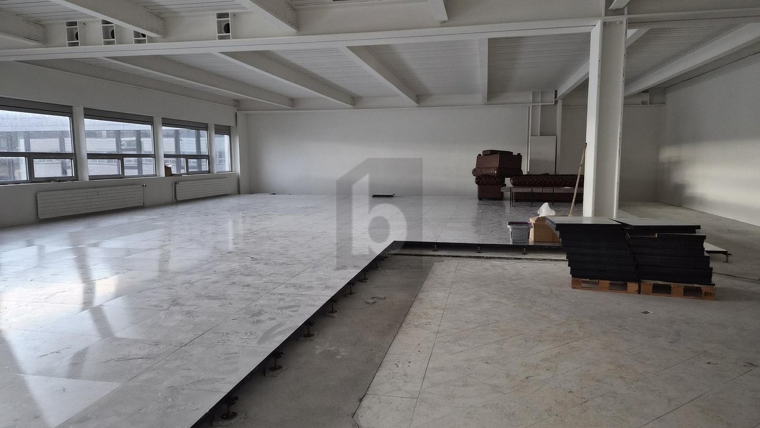 246m² office, photo 3 of 4