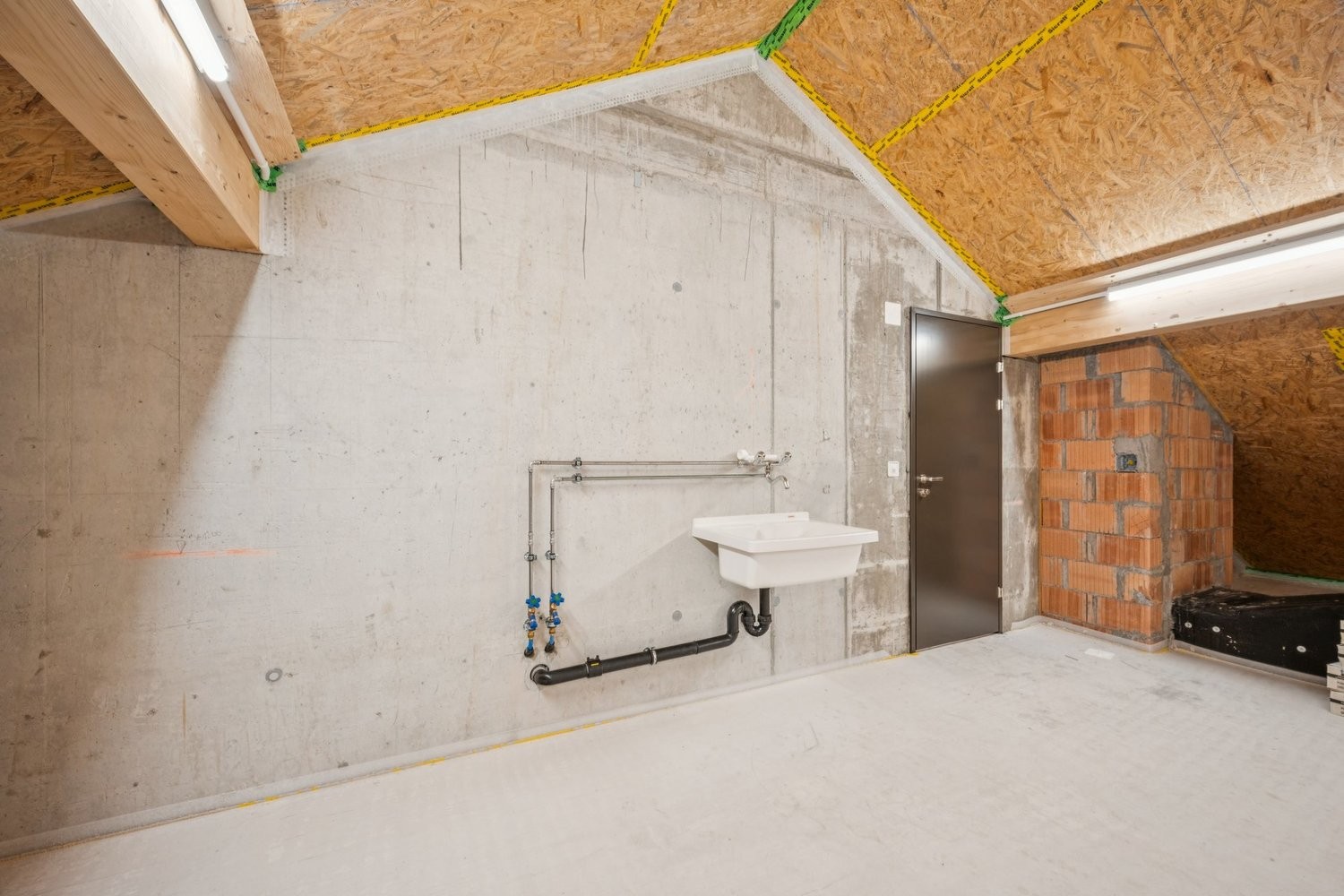 176m² attic compartment, photo 4 of 4
