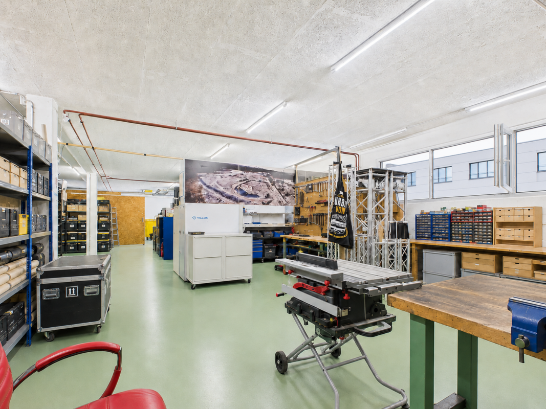 125m² commercial
