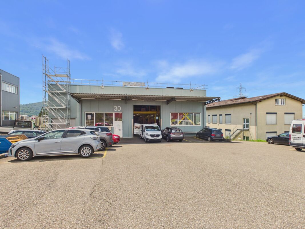 125m² commercial