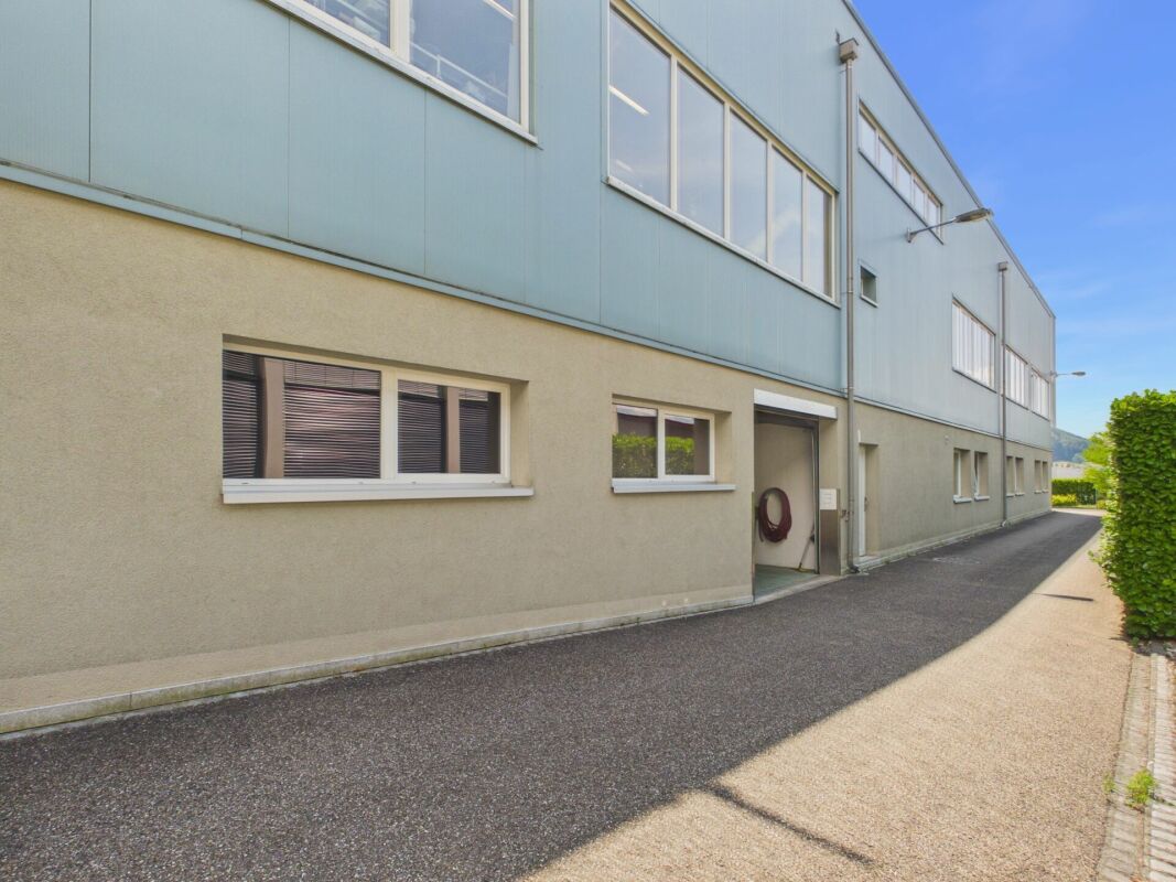 125m² commercial