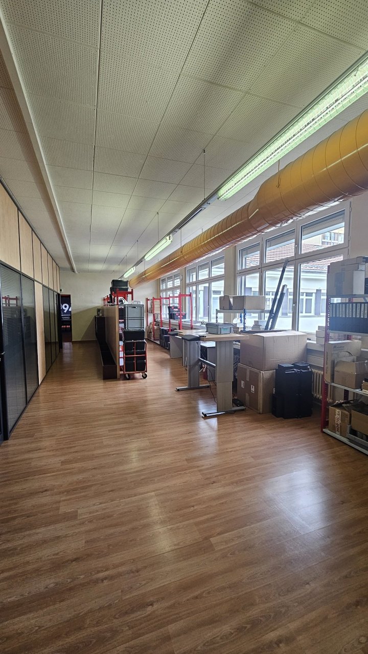 213m² storage room, photo 1 of 10