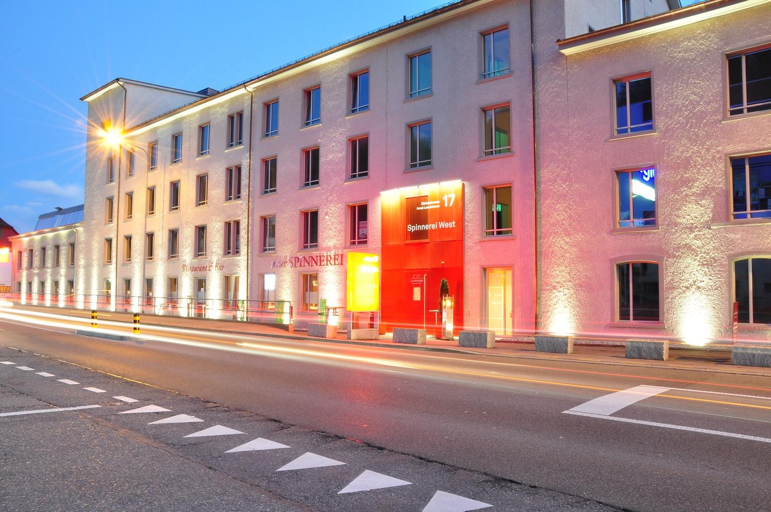 174m² shop