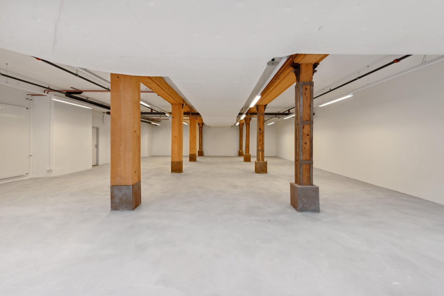 174m² shop