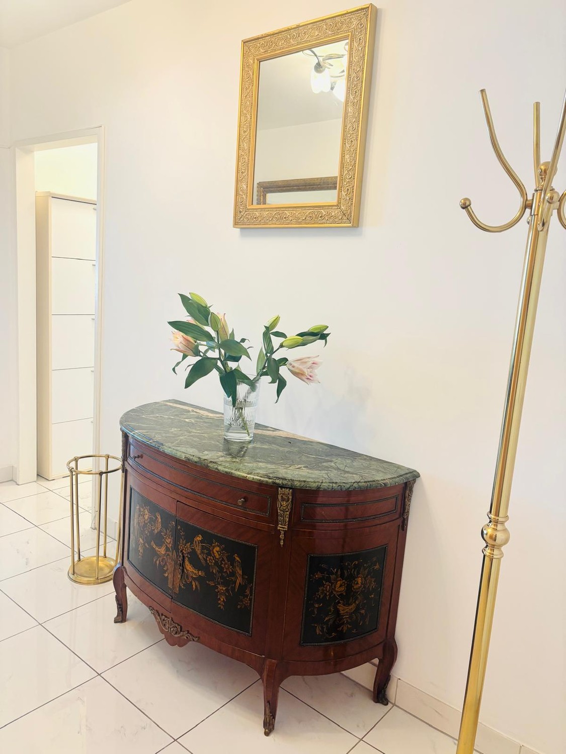 5 rooms apartment