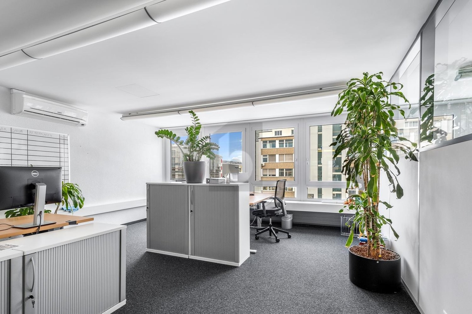 300m² office, photo 2 of 4