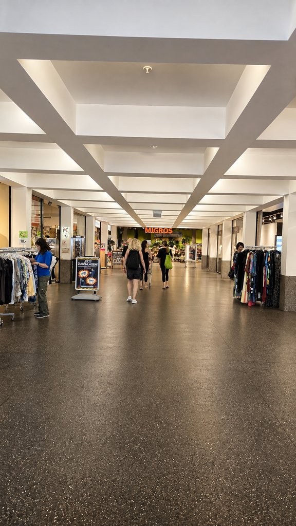 163m² shop, photo 4 of 8