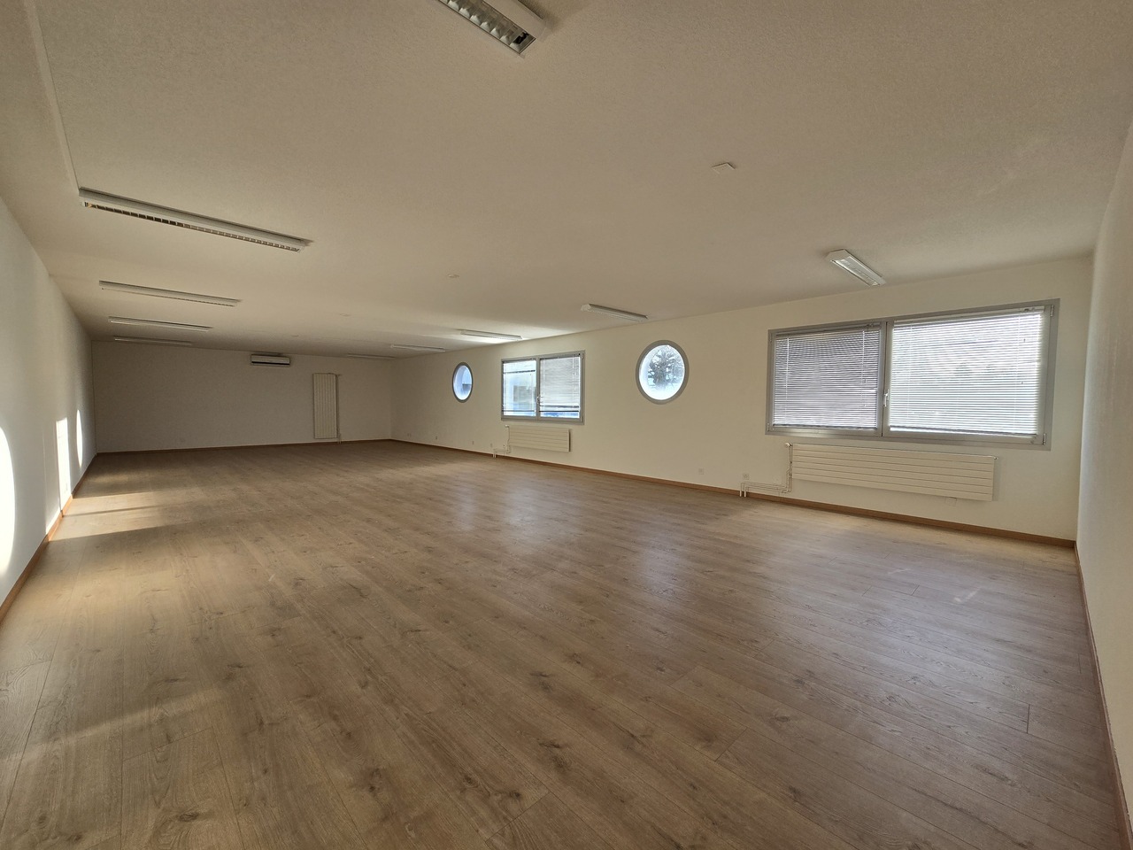 95m² office