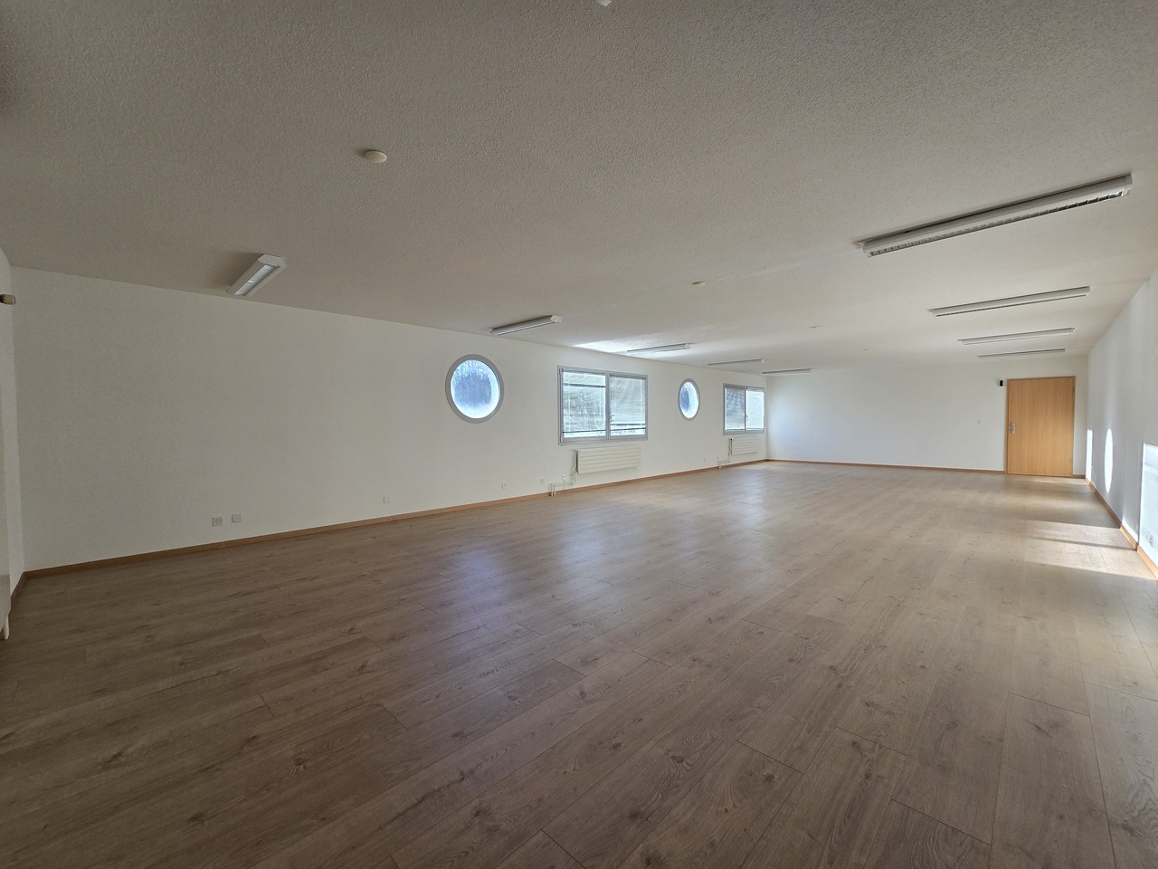 95m² office
