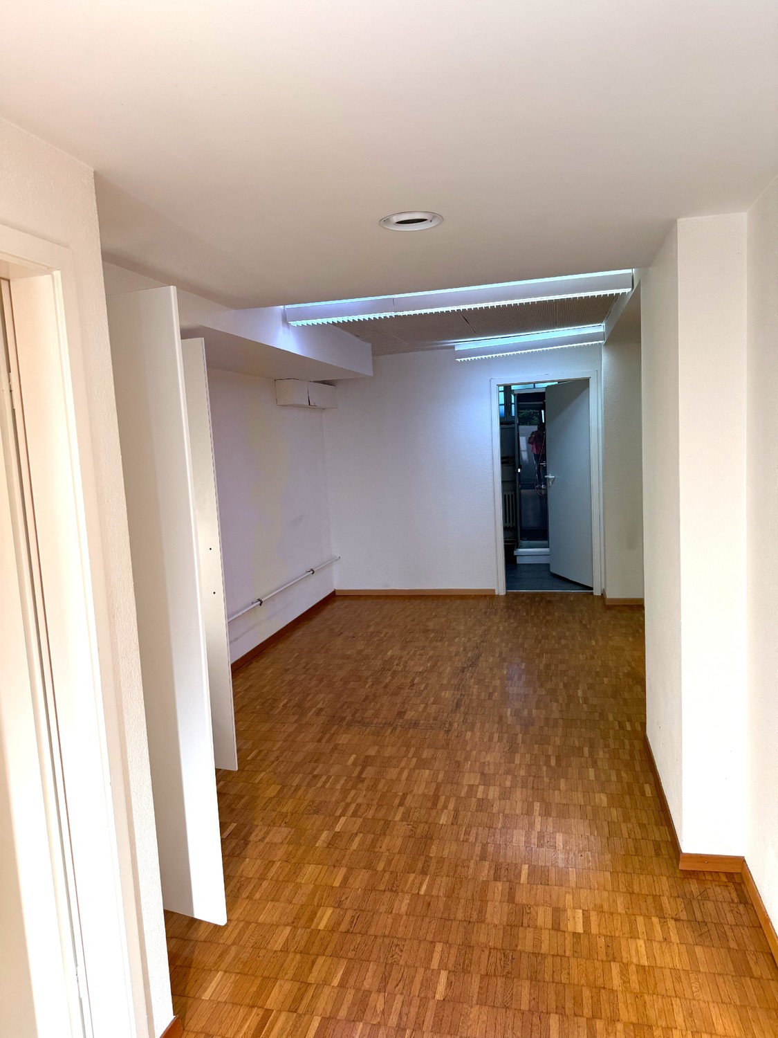 65m² commercial, photo 1 of 4