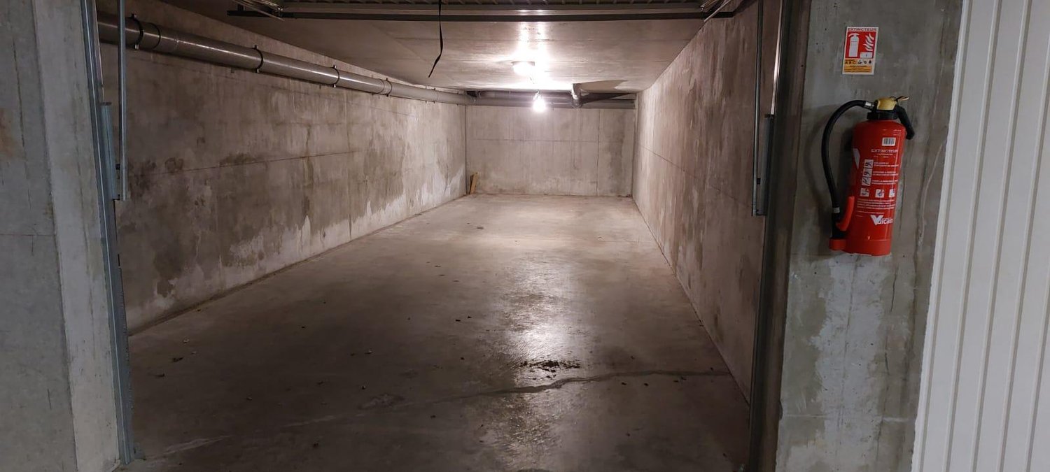 Garage, photo 3 of 3